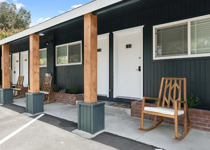The Charlotte Sequoia Motel R2