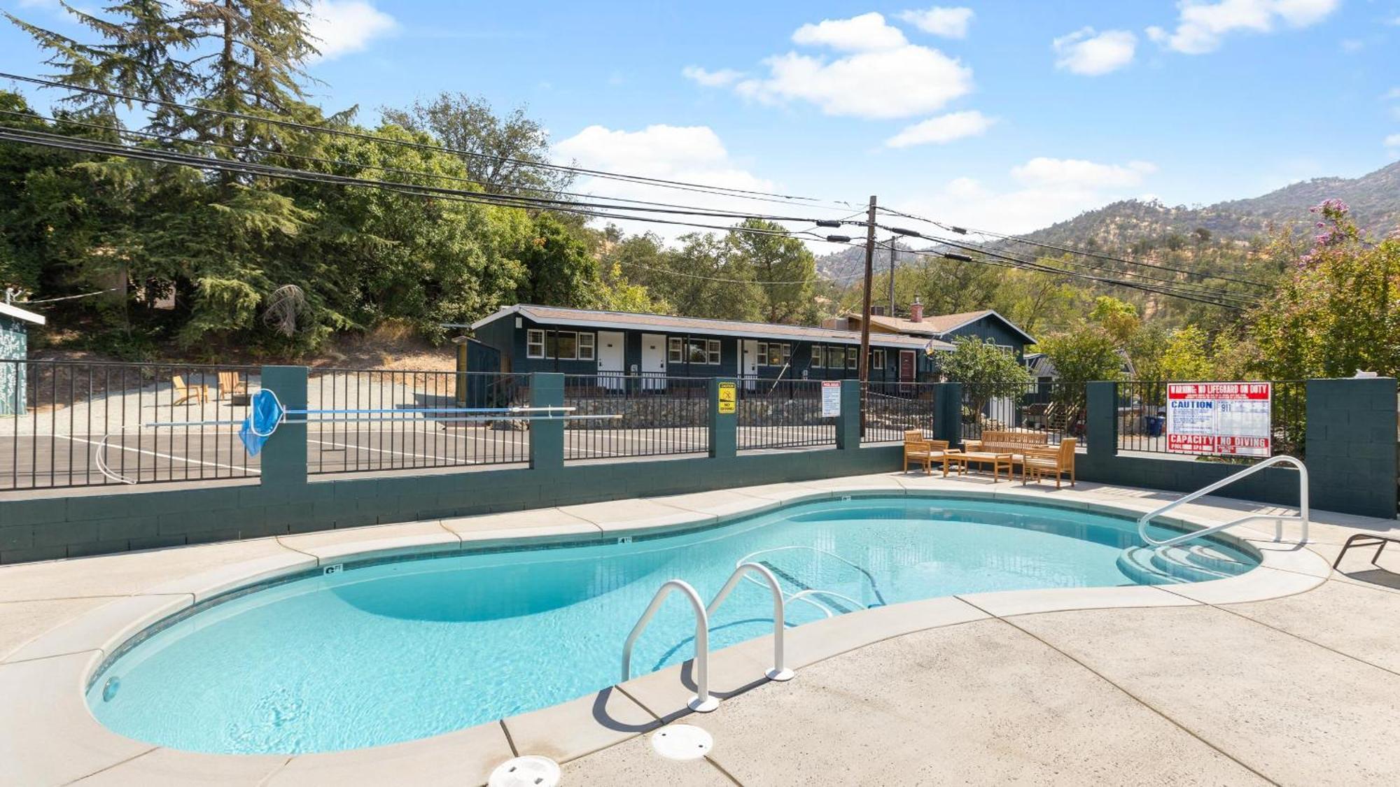 The Charlotte Sequoia R2 Holiday home