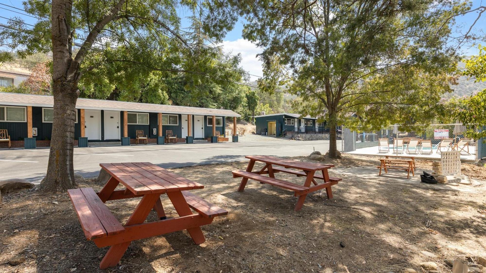 The Charlotte Sequoia R2 Holiday home *