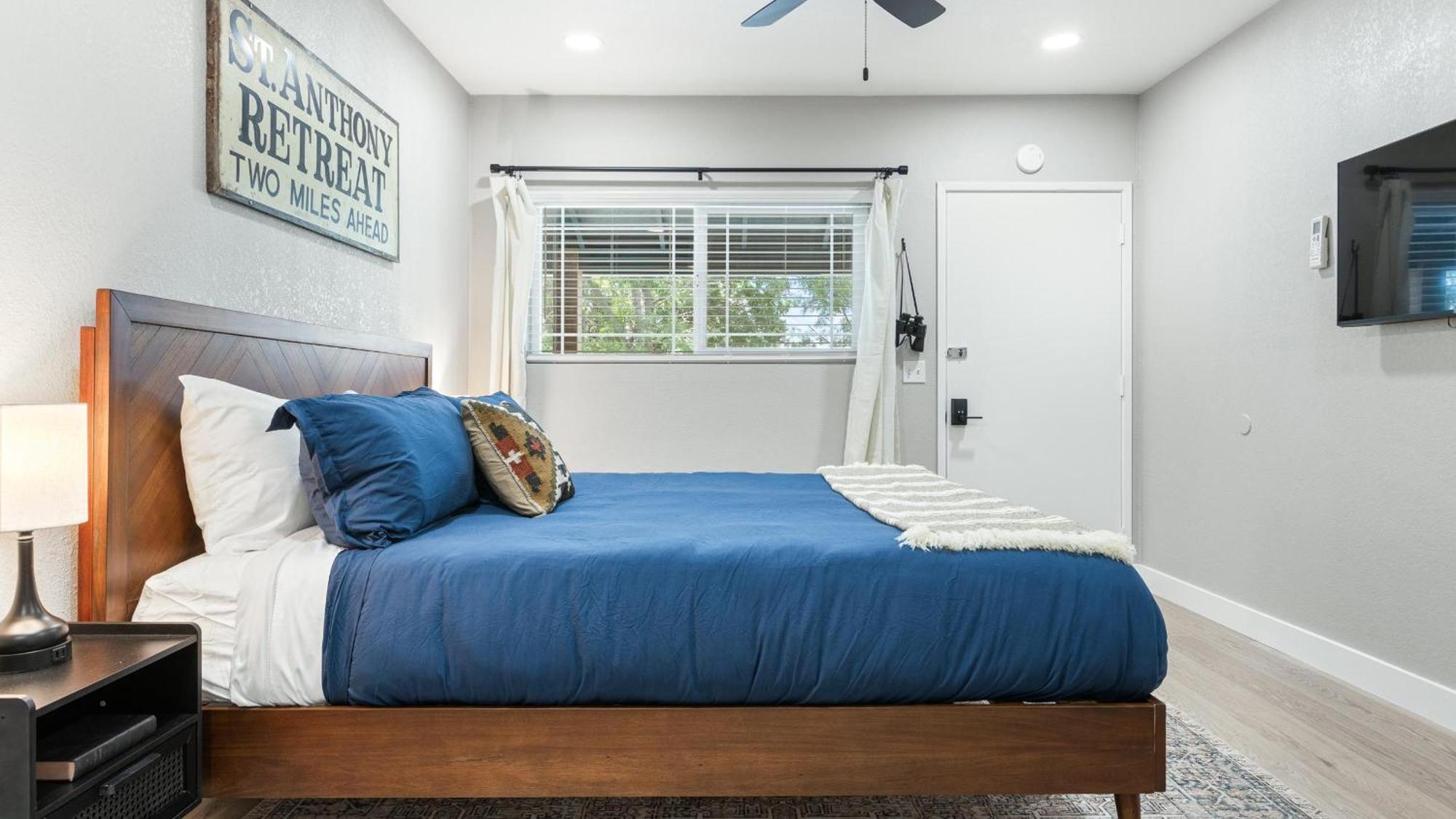 The Charlotte Sequoia R2 Holiday home